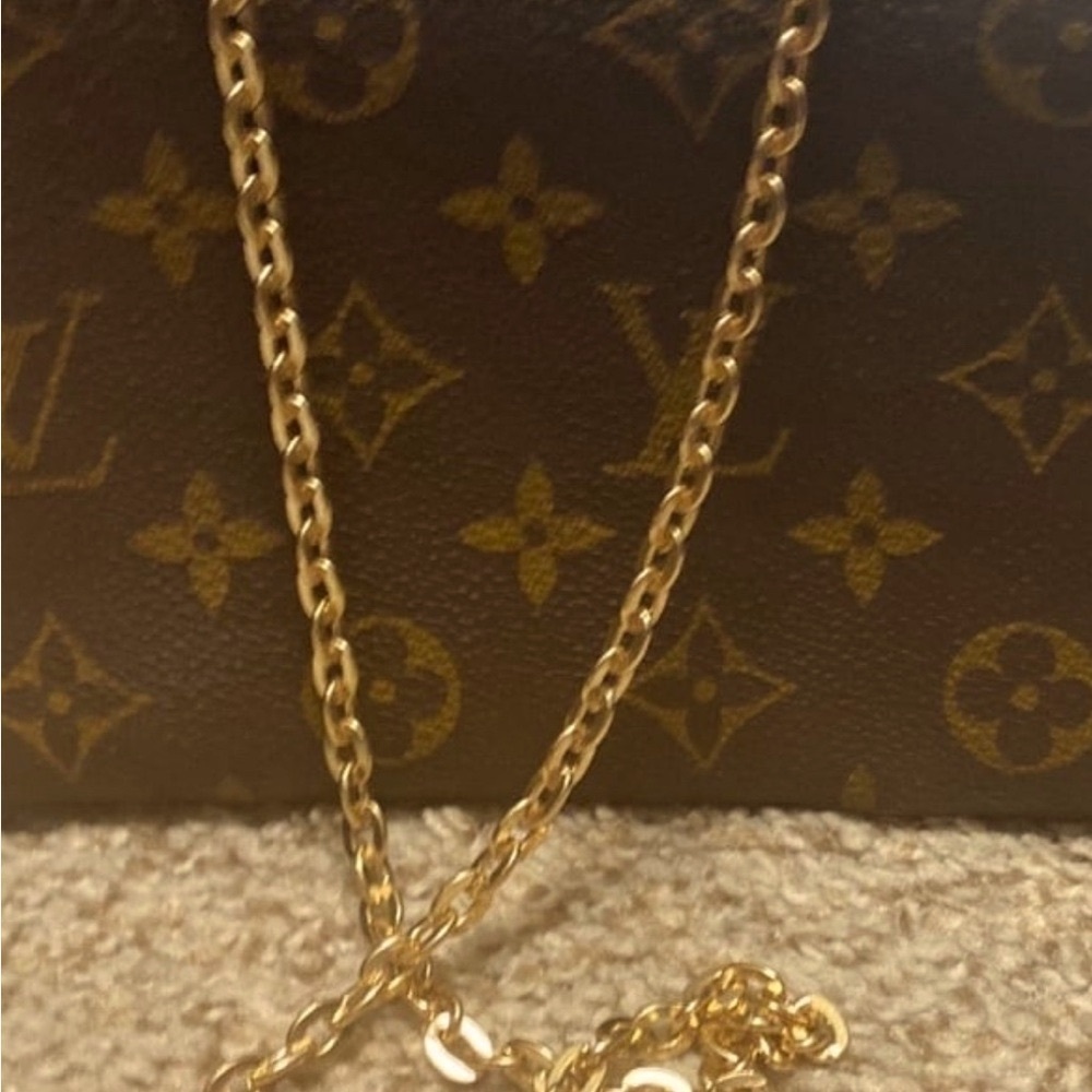 👜Auth Louis Vuitton Monogram Pochette/Crossbody Bag! One of the most popular👜 - Picture 3 of 11